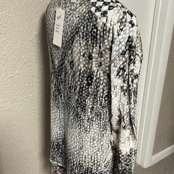 NWT women’s lacy blouse gray olive green asymmetrical contrasted hemline - Picture 4 of 9